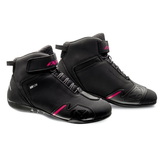 Ghete moto Roadster femei All Season Ixon model Gambler LS culoare: negru/fuchsia (roz) - Negru/fuchsia (roz) , 40