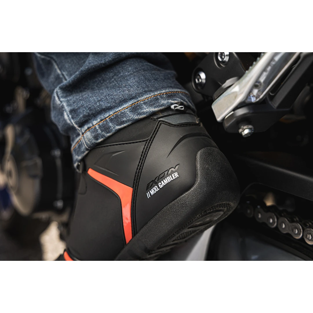 Ghete moto Roadster barbati All Season Ixon model Gambler WP MS culoare: negru/rosu (100% waterproof) - Negru/rosu , 47 Ghete moto Roadster barbati All Season Ixon model Gambler WP MS culoare: negru/rosu (100% waterproof) - Negru/rosu , 47