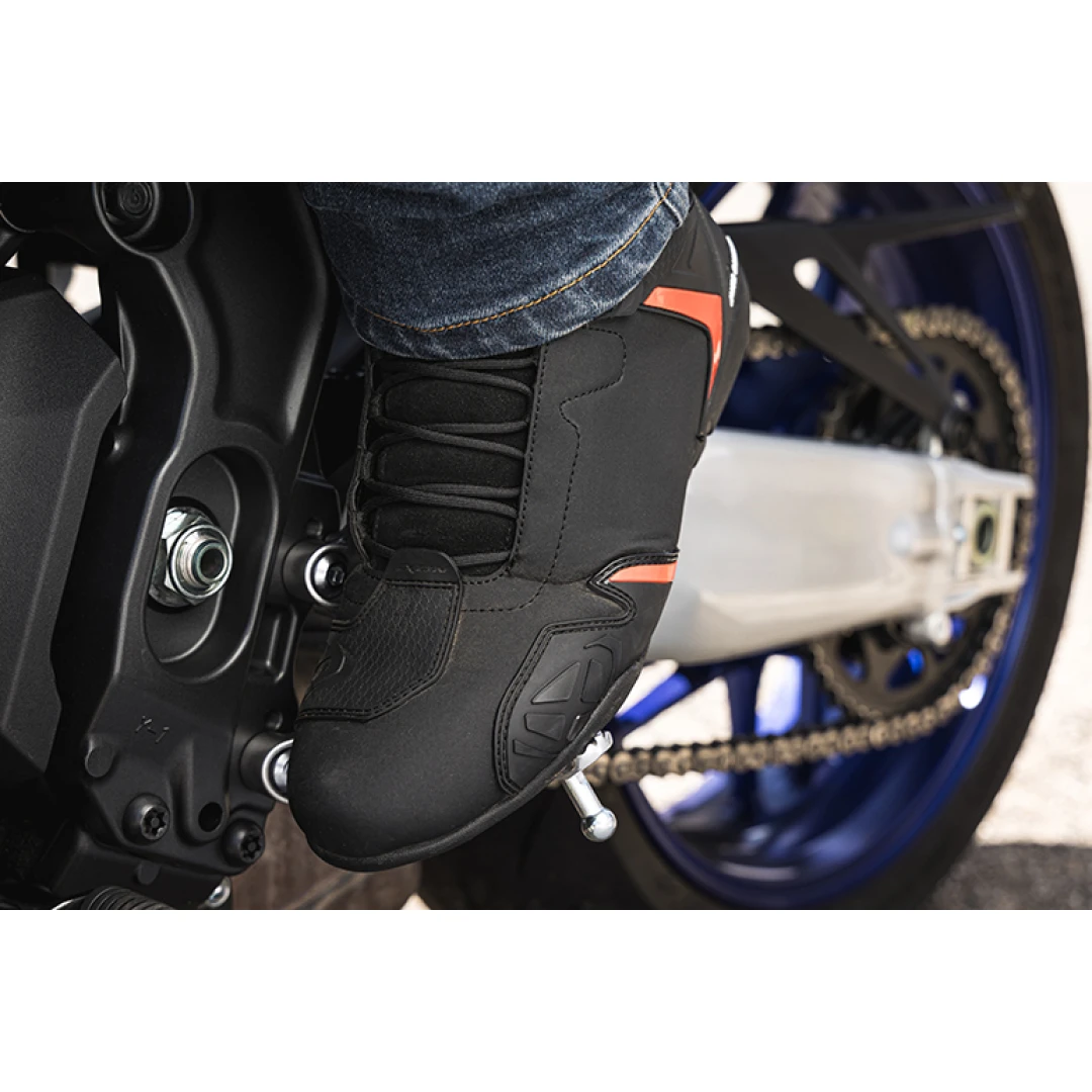 Ghete moto Roadster barbati All Season Ixon model Gambler WP MS culoare: negru/rosu (100% waterproof) - Negru/rosu , 47 Ghete moto Roadster barbati All Season Ixon model Gambler WP MS culoare: negru/rosu (100% waterproof) - Negru/rosu , 47
