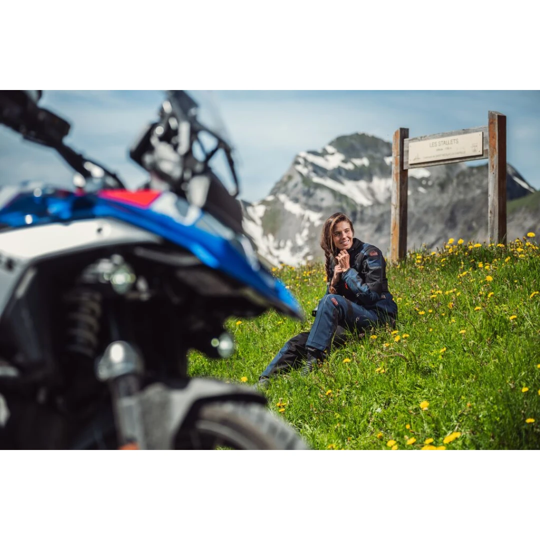 Geaca (jacheta) motociclete femei Touring/Adventure Ixon All season/vara model Odin LS culoare: navy (albastru)/negru/rosu - Navy (albastru)/negru/rosu , XS Geaca (jacheta) motociclete femei Touring/Adventure Ixon All season/vara model Odin LS culoare: navy (albastru)/negru/rosu - Navy (albastru)/negru/rosu , XS